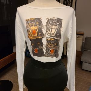 Go Couture women's Tiger print long sleeve tee.